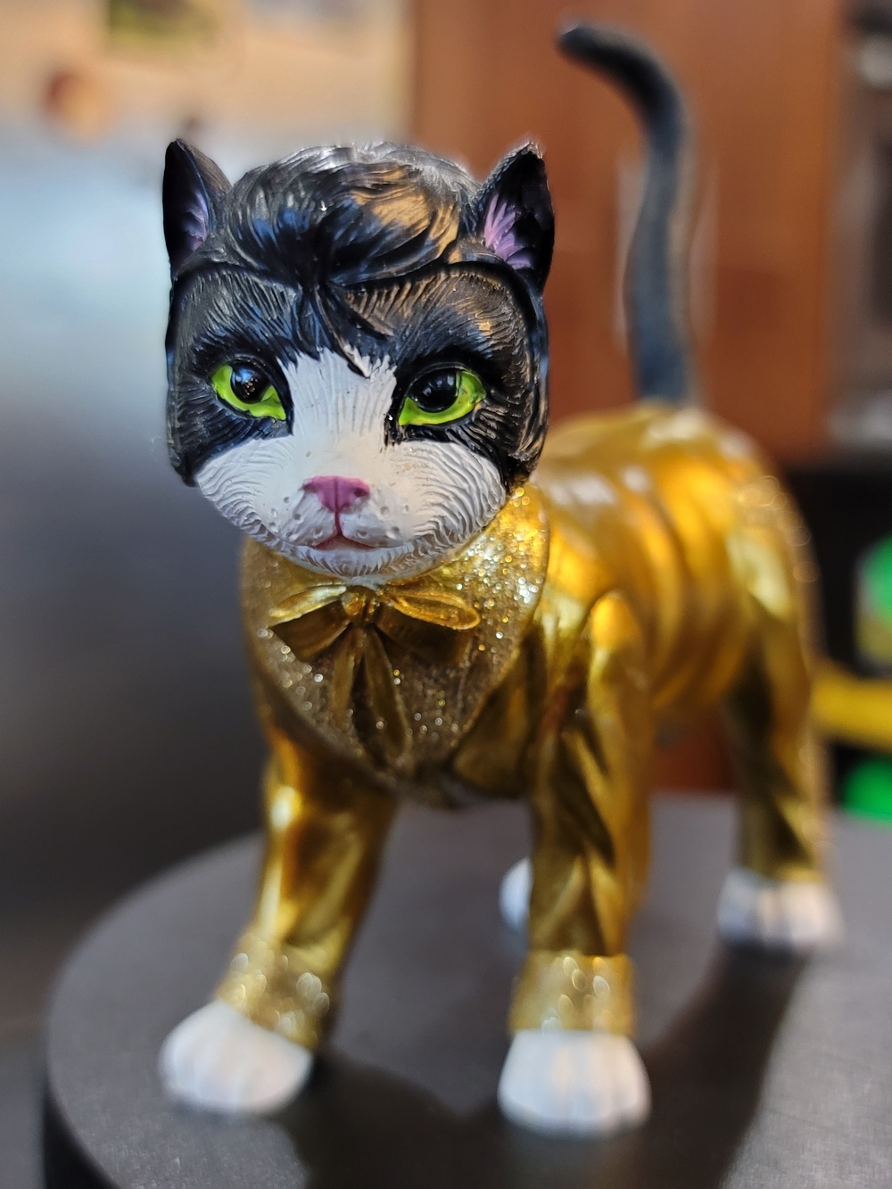 Hamilton Collection King of Rock and Purring Elvis Cat Figurine Gold Jumpsuit